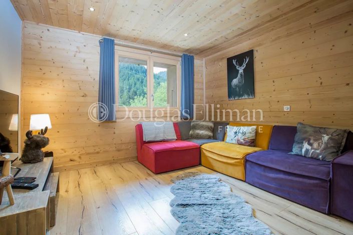 Image No.14-6 Bed House for sale