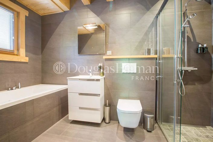 Image No.16-6 Bed House for sale