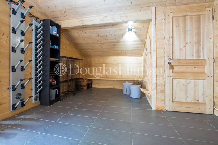 Image No.20-6 Bed House for sale