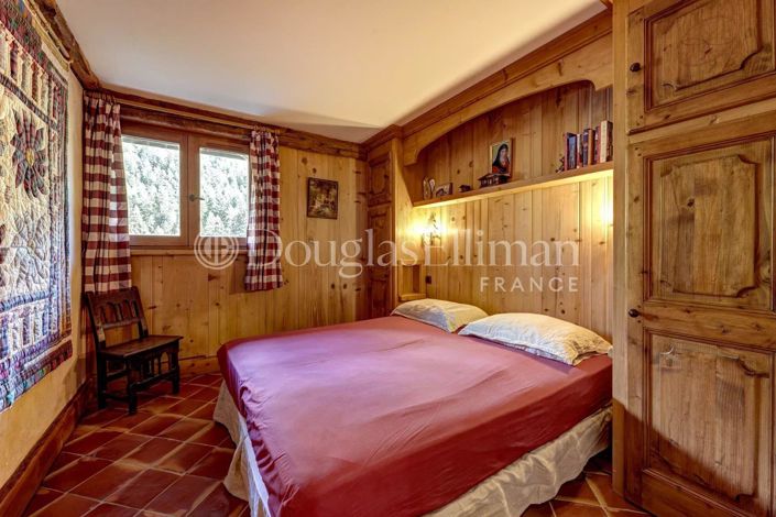 Image No.23-6 Bed House for sale