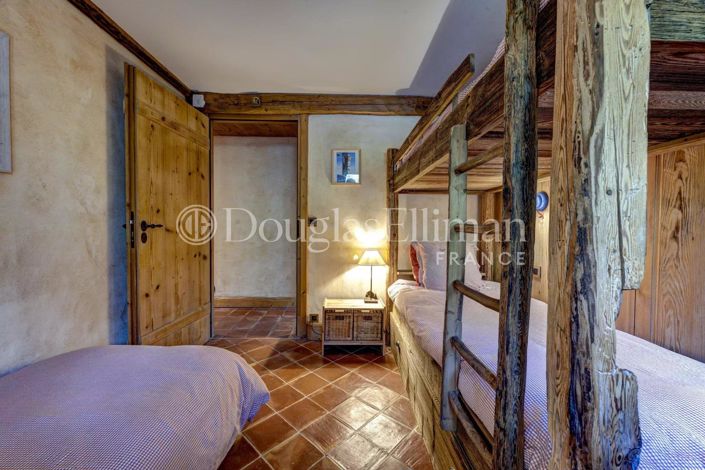 Image No.24-6 Bed House for sale