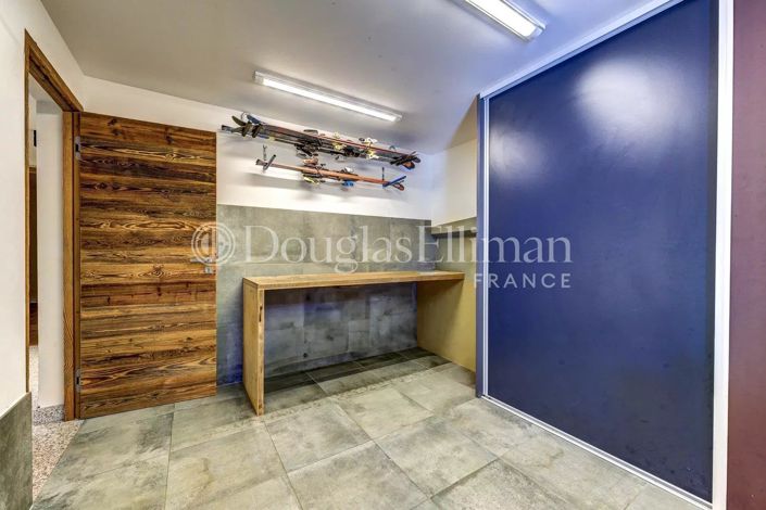 Image No.20-4 Bed House for sale