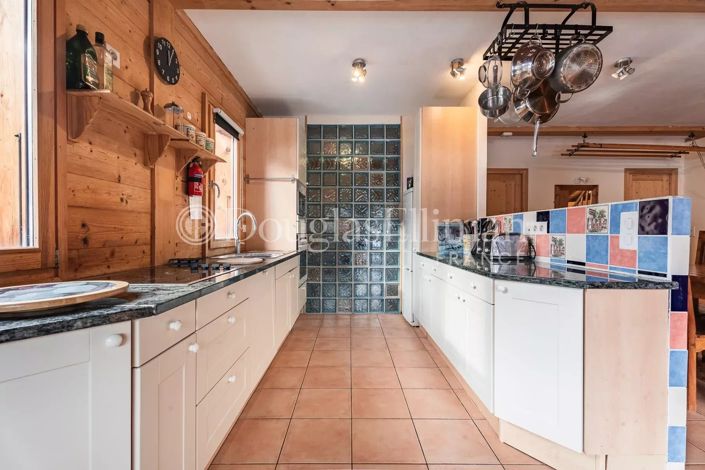 Image No.4-8 Bed House for sale