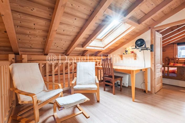 Image No.5-8 Bed House for sale