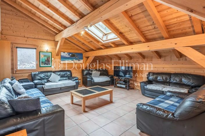 Image No.6-8 Bed House for sale