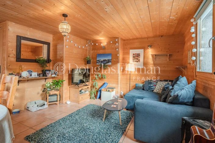 Image No.9-8 Bed House for sale