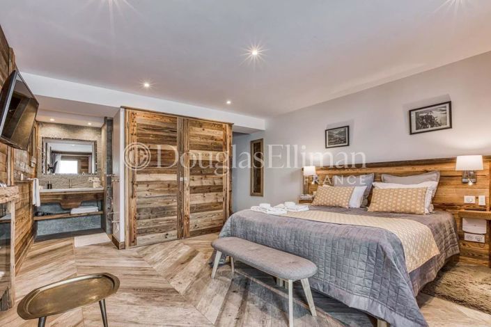 Image No.16-6 Bed House for sale