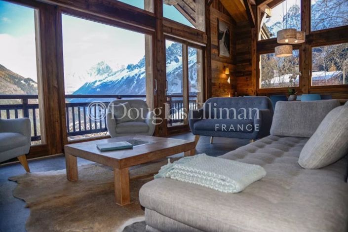 Image No.8-6 Bed House for sale