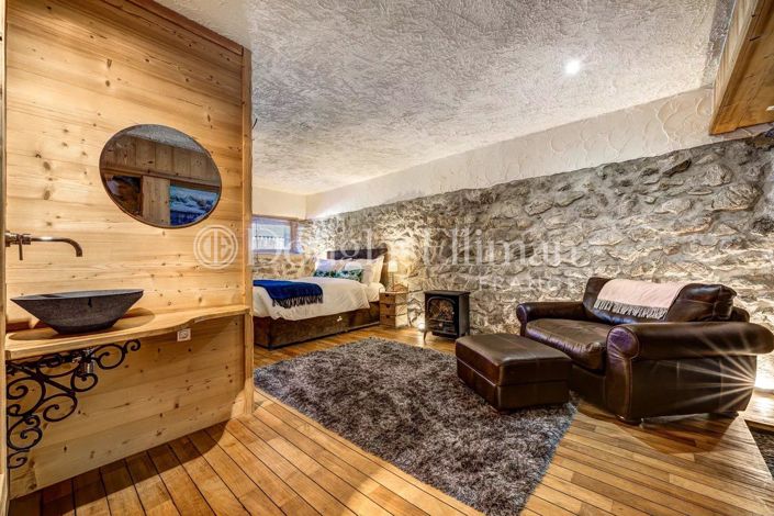 Image No.4-8 Bed House for sale