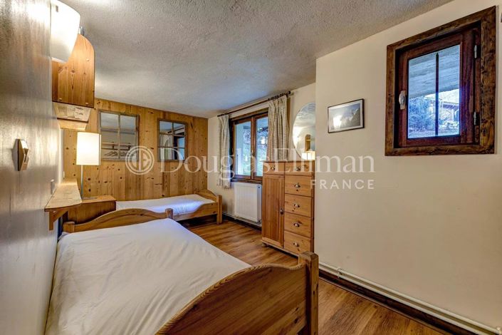 Image No.12-7 Bed House for sale