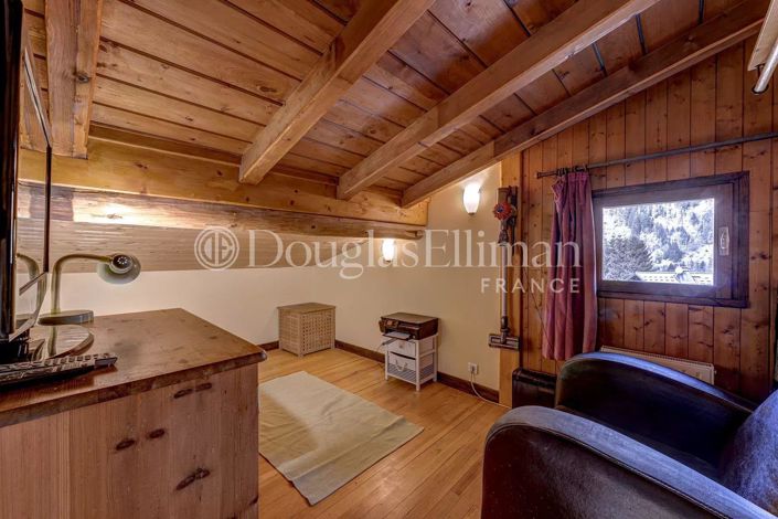 Image No.19-7 Bed House for sale