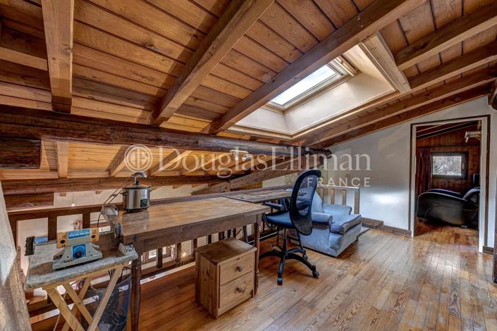 Image No.8-7 Bed House for sale