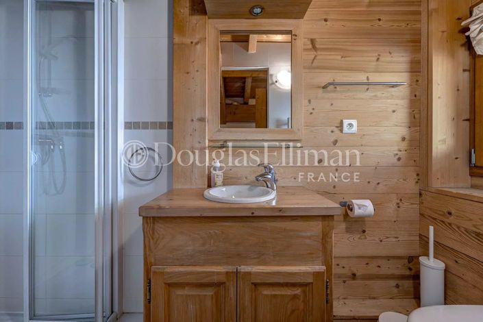 Image No.18-4 Bed House for sale