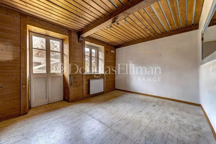 Image No.10-4 Bed House for sale