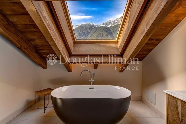 Image No.15-4 Bed House for sale