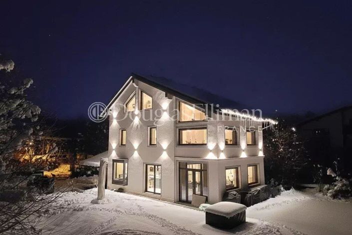 Image No.2-4 Bed House for sale