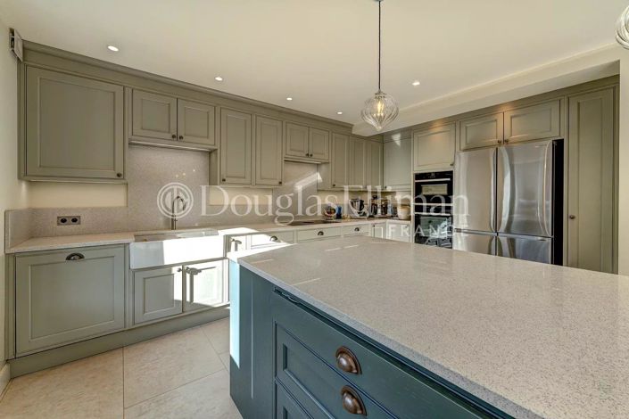 Image No.8-4 Bed House for sale