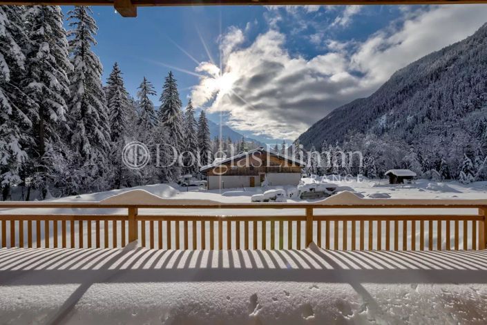 Image No.5-5 Bed House for sale