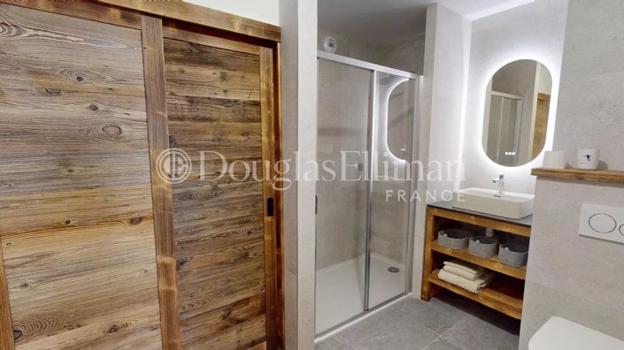 Image No.10-5 Bed House for sale