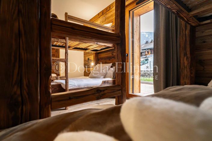 Image No.6-5 Bed House for sale