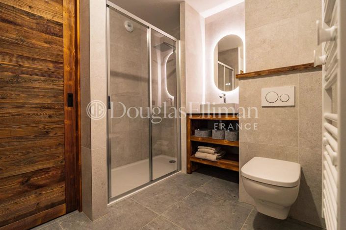 Image No.8-5 Bed House for sale