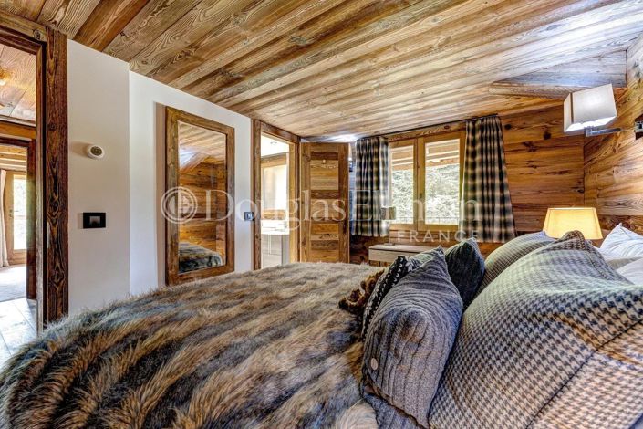 Image No.8-6 Bed House for sale