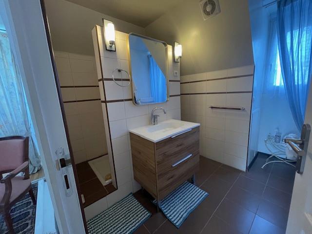 Image No.7-3 Bed House for sale