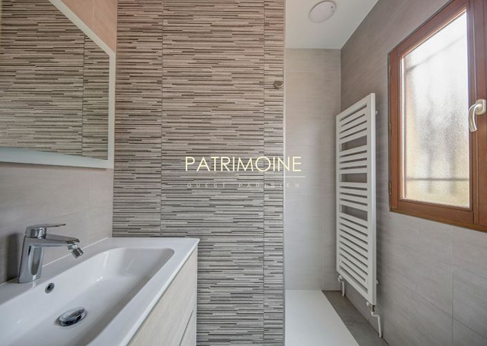 Image No.10-3 Bed House for sale