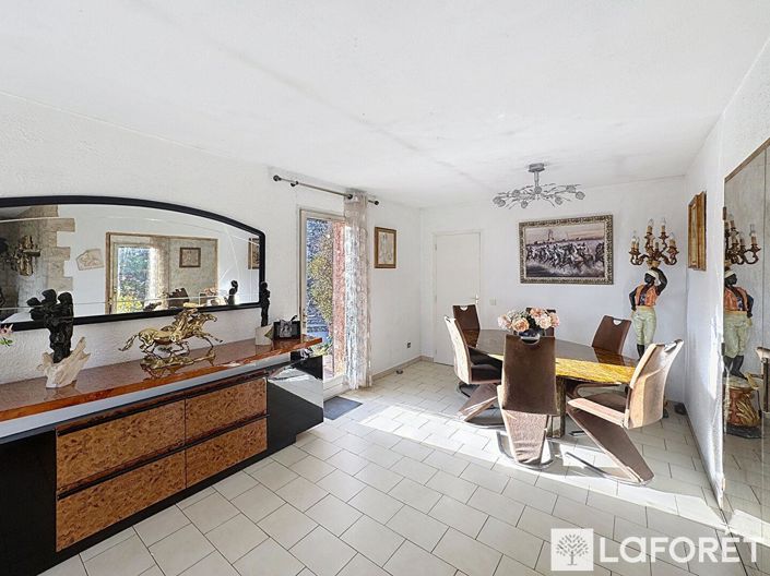 Image No.5-5 Bed House for sale