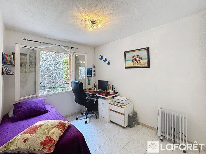 Image No.6-5 Bed House for sale