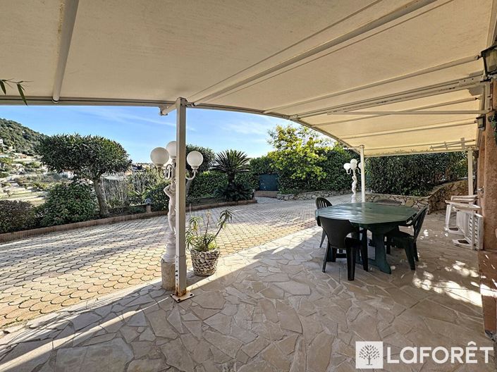 Image No.8-5 Bed House for sale