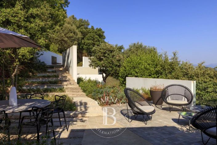 Image No.11-4 Bed House for sale