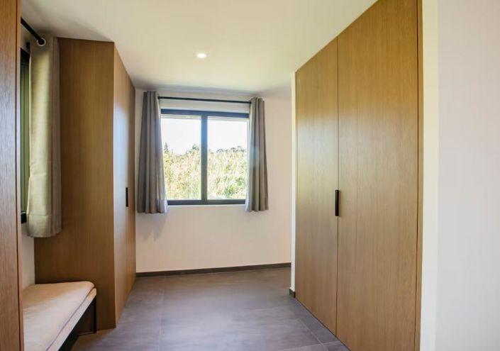 Image No.11-5 Bed House for sale