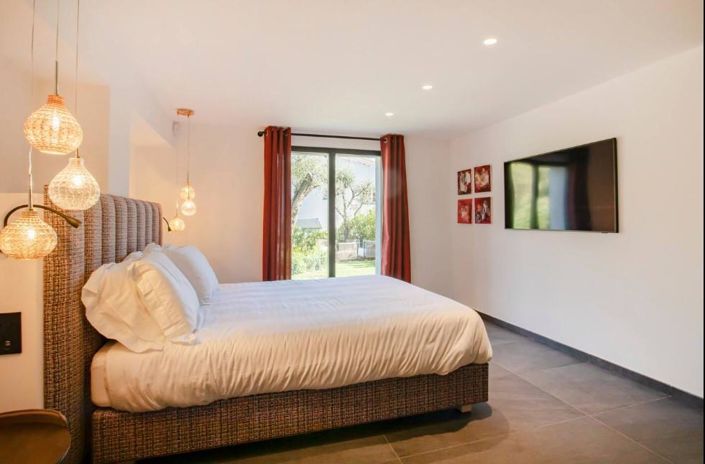 Image No.15-5 Bed House for sale