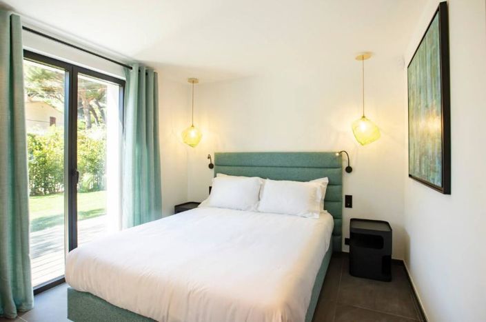 Image No.17-5 Bed House for sale