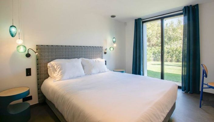 Image No.8-5 Bed House for sale