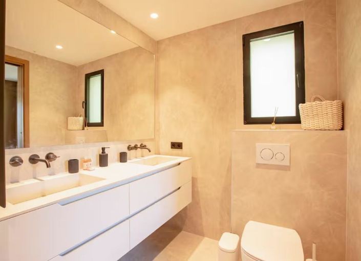 Image No.9-5 Bed House for sale