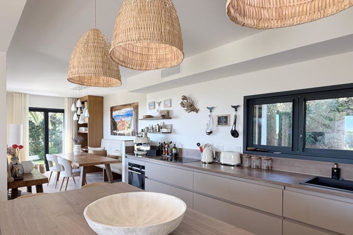 Image No.10-3 Bed House for sale