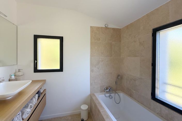 Image No.20-3 Bed House for sale