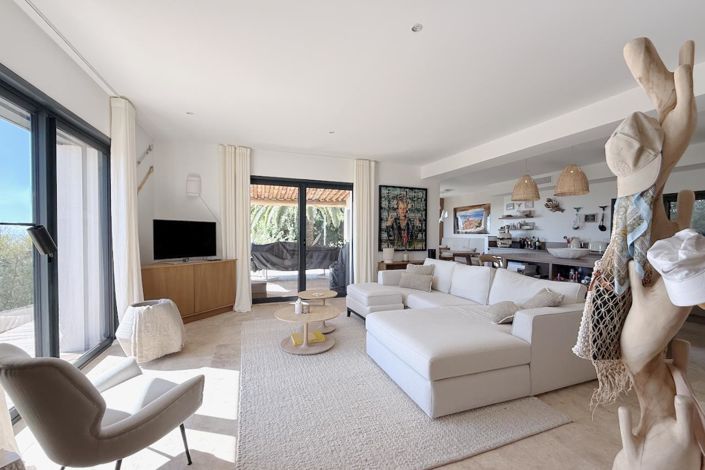 Image No.8-3 Bed House for sale