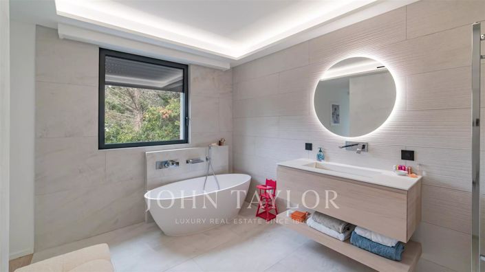 Image No.15-5 Bed House for sale