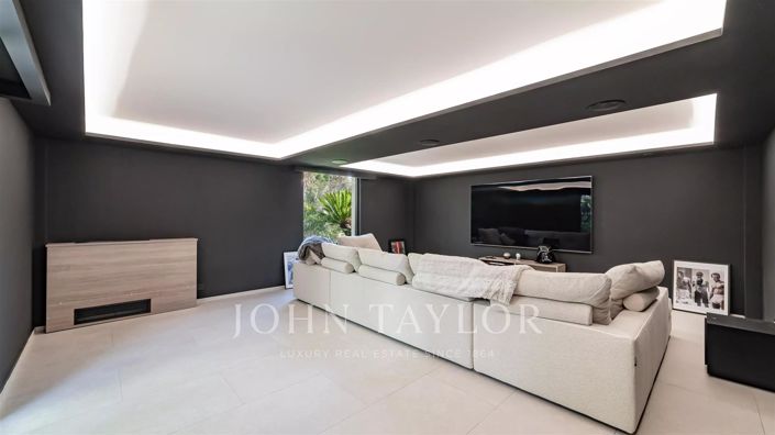 Image No.20-5 Bed House for sale