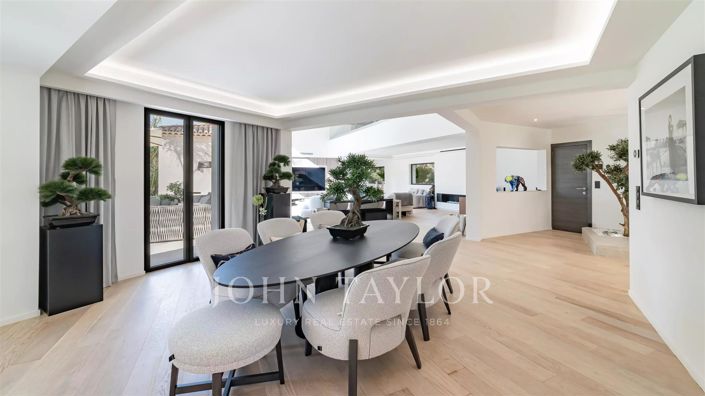 Image No.8-5 Bed House for sale