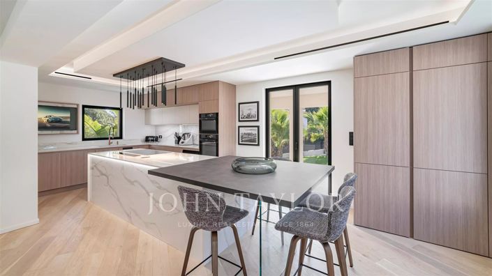 Image No.9-5 Bed House for sale