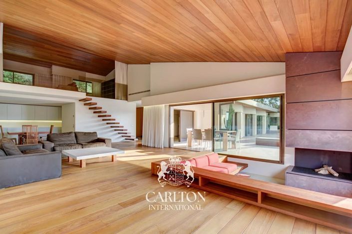 Image No.6-6 Bed House for sale