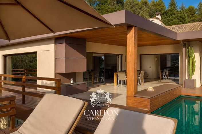 Image No.8-6 Bed House for sale