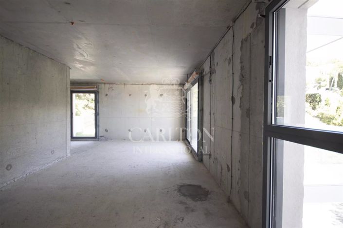 Image No.16-4 Bed House for sale