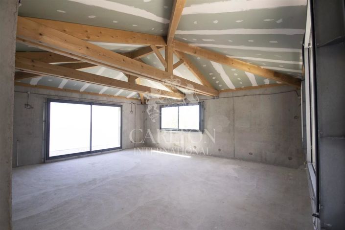 Image No.17-4 Bed House for sale