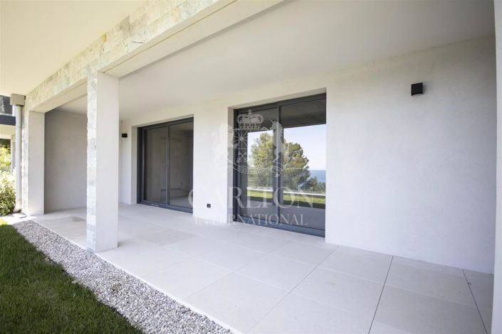 Image No.8-4 Bed House for sale