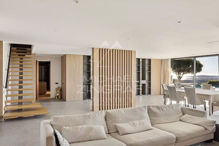 Image No.3-6 Bed House for sale